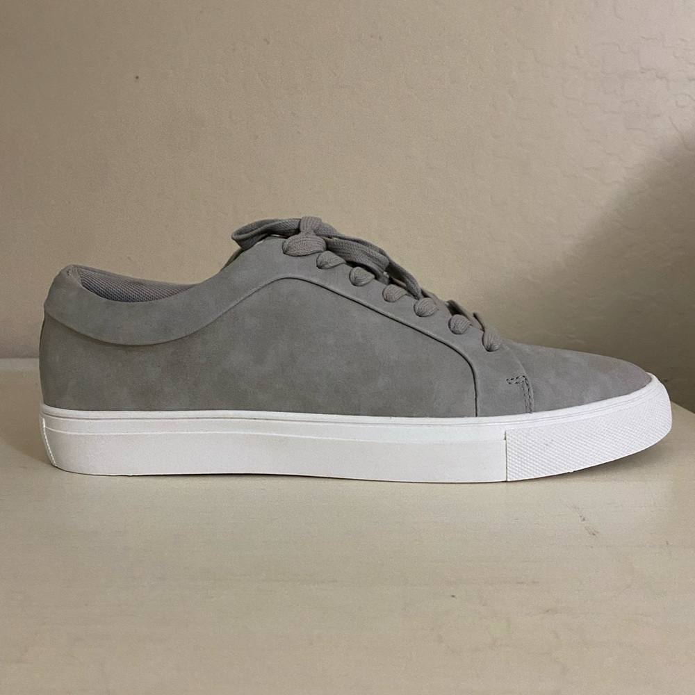 NWT Express Men’s Gray Sneakers size 9.5